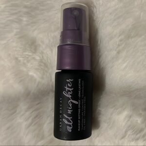 Urban Decay All Nighter Setting Spray - Black & Purple